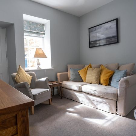 Hassop Station Apartment On The Monsal Trail 贝克韦尔 外观 照片